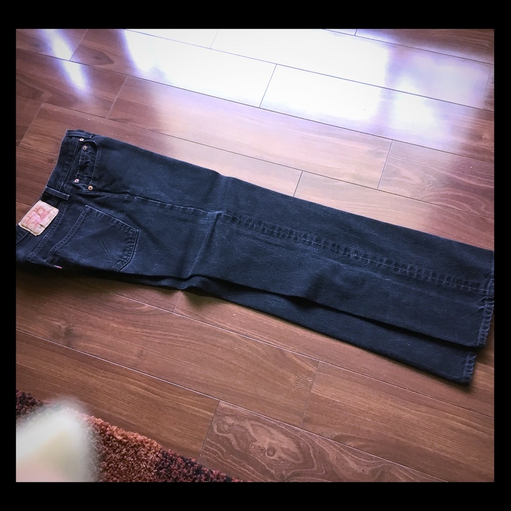 Levi’s 501 Blk ST8 Leg Button Fly Jeans. W33 L32